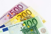 Banknoten gefächert, Symbol für Vergütung, Geldwäsche, Gebühren, SEPA Formular Preisgeld