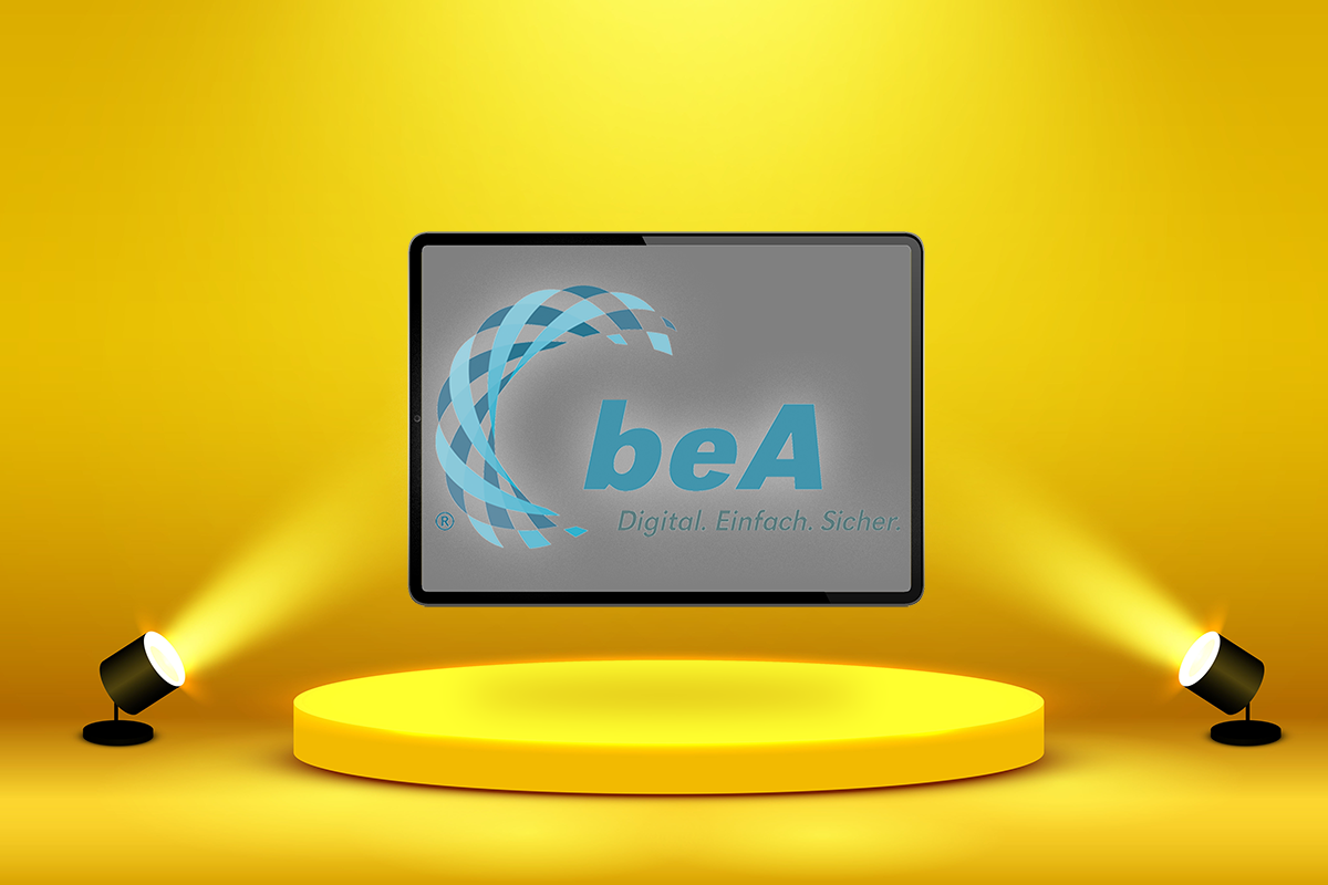 Logo beA auf Tabletbildschirm auf gelber Bühne im Spotlight