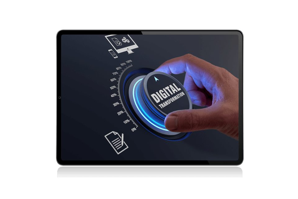 Hand dreht Regler von Analog bis Digital auf Tablet-Bildschirm